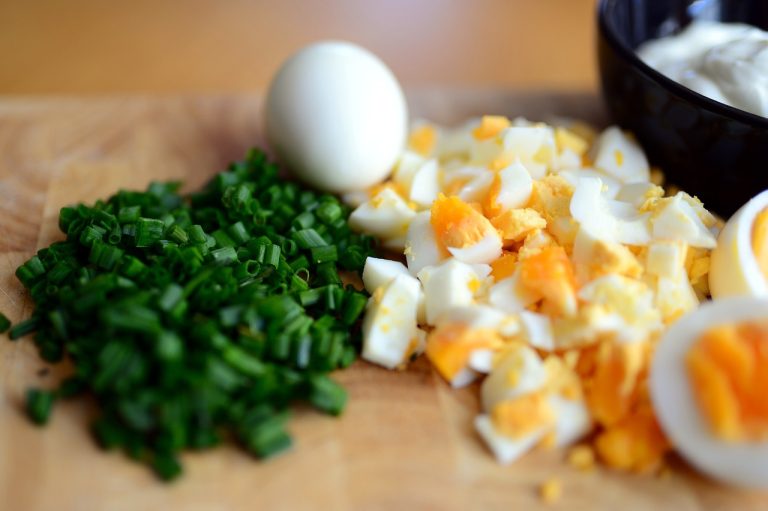 Soft scrambled eggs served with avocado – ideal for 50 soft foods to eat after tooth extraction